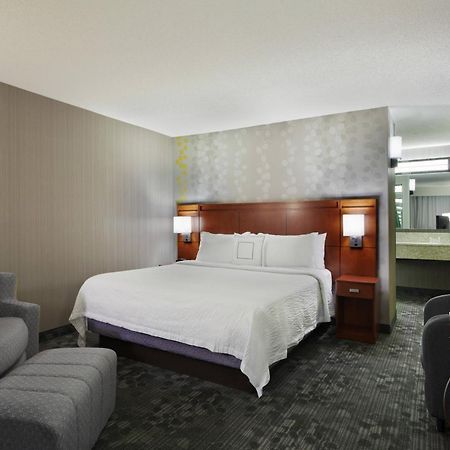 Courtyard Chicago St. Charles Ξενοδοχείο Saint Charles Εξωτερικό φωτογραφία