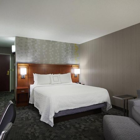 Courtyard Chicago St. Charles Ξενοδοχείο Saint Charles Εξωτερικό φωτογραφία