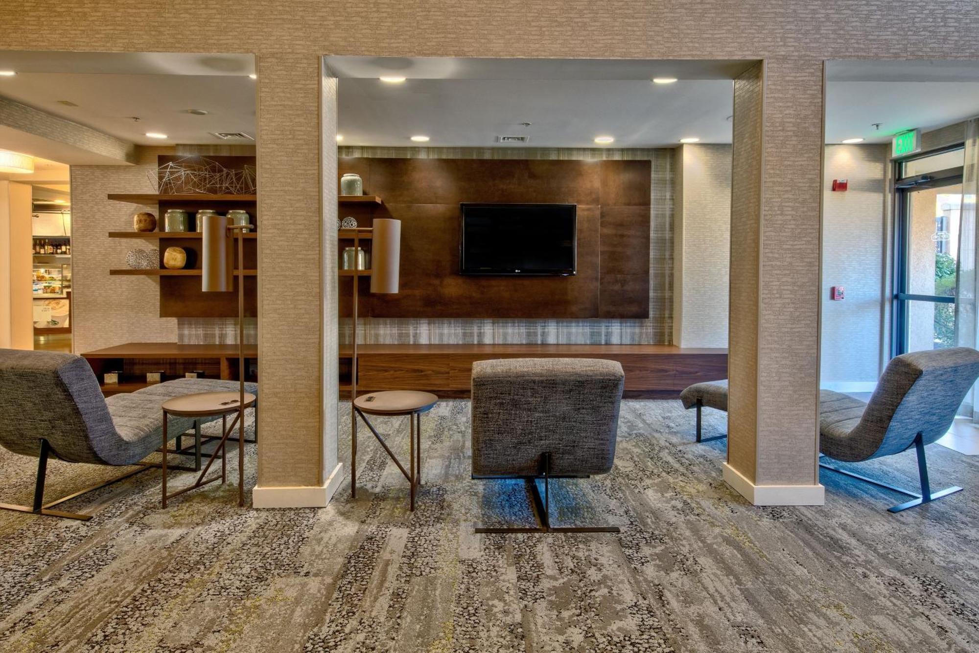 Courtyard Chicago St. Charles Ξενοδοχείο Saint Charles Εξωτερικό φωτογραφία