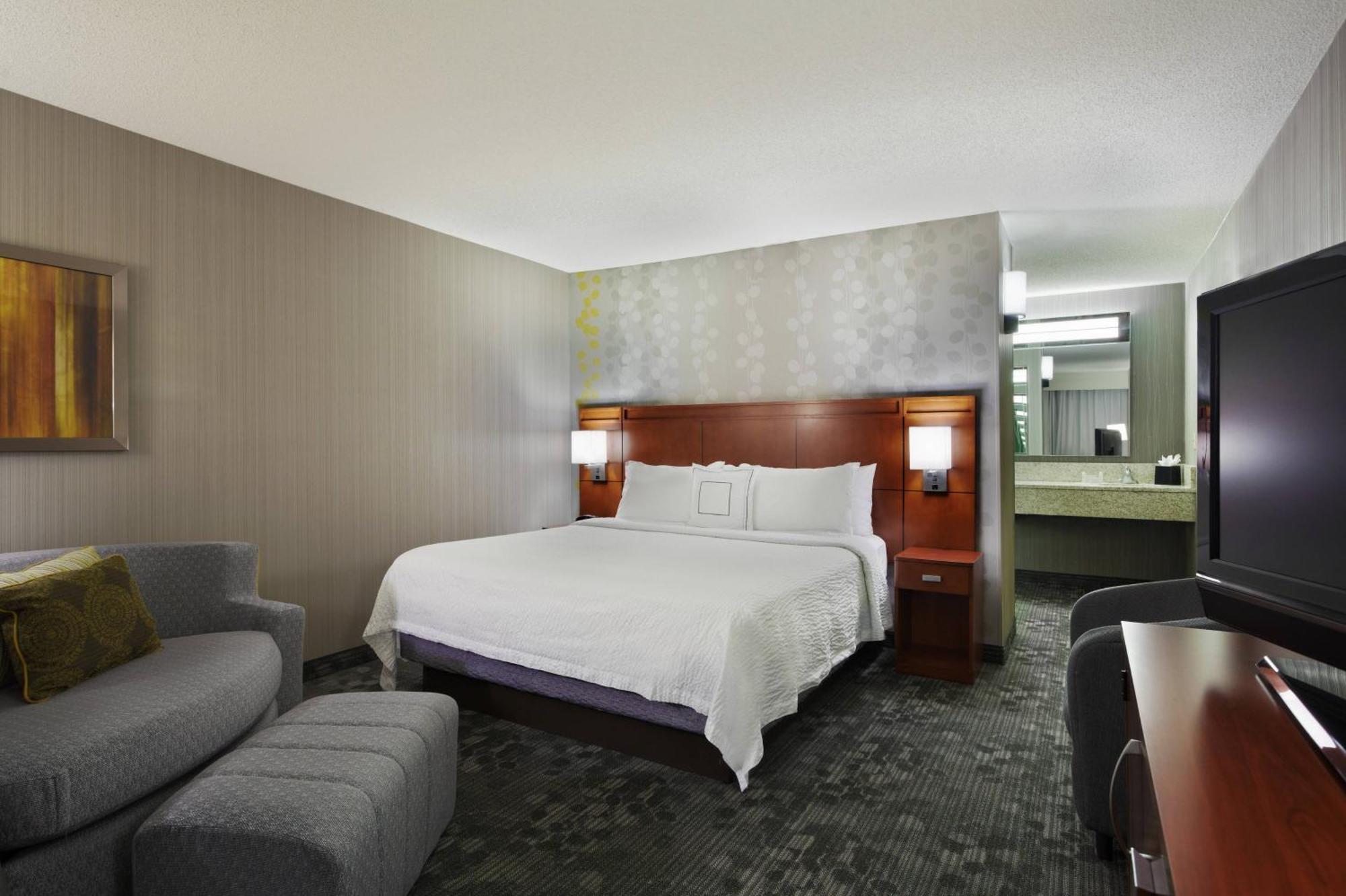Courtyard Chicago St. Charles Ξενοδοχείο Saint Charles Εξωτερικό φωτογραφία