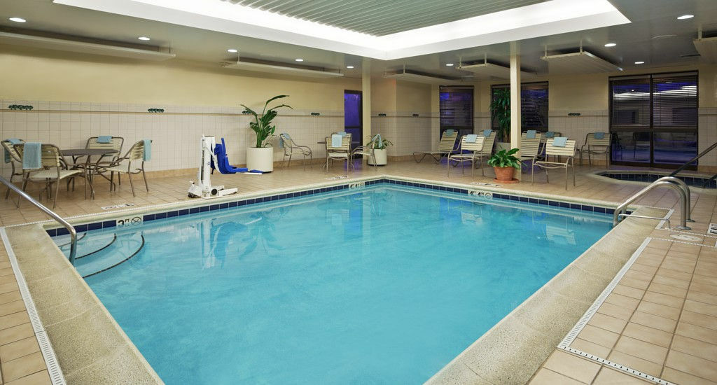 Courtyard Chicago St. Charles Ξενοδοχείο Saint Charles Εξωτερικό φωτογραφία